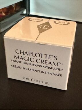 CHARLOTTE TILBURY
Magic Cream Anti-Aging Moisturizer with
Hyaluronic Acid